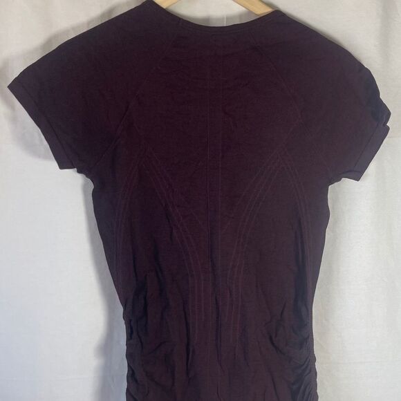 Athleta Speedlight Maroon Heather Fitted Tee Sz M - Picture 3 of 7